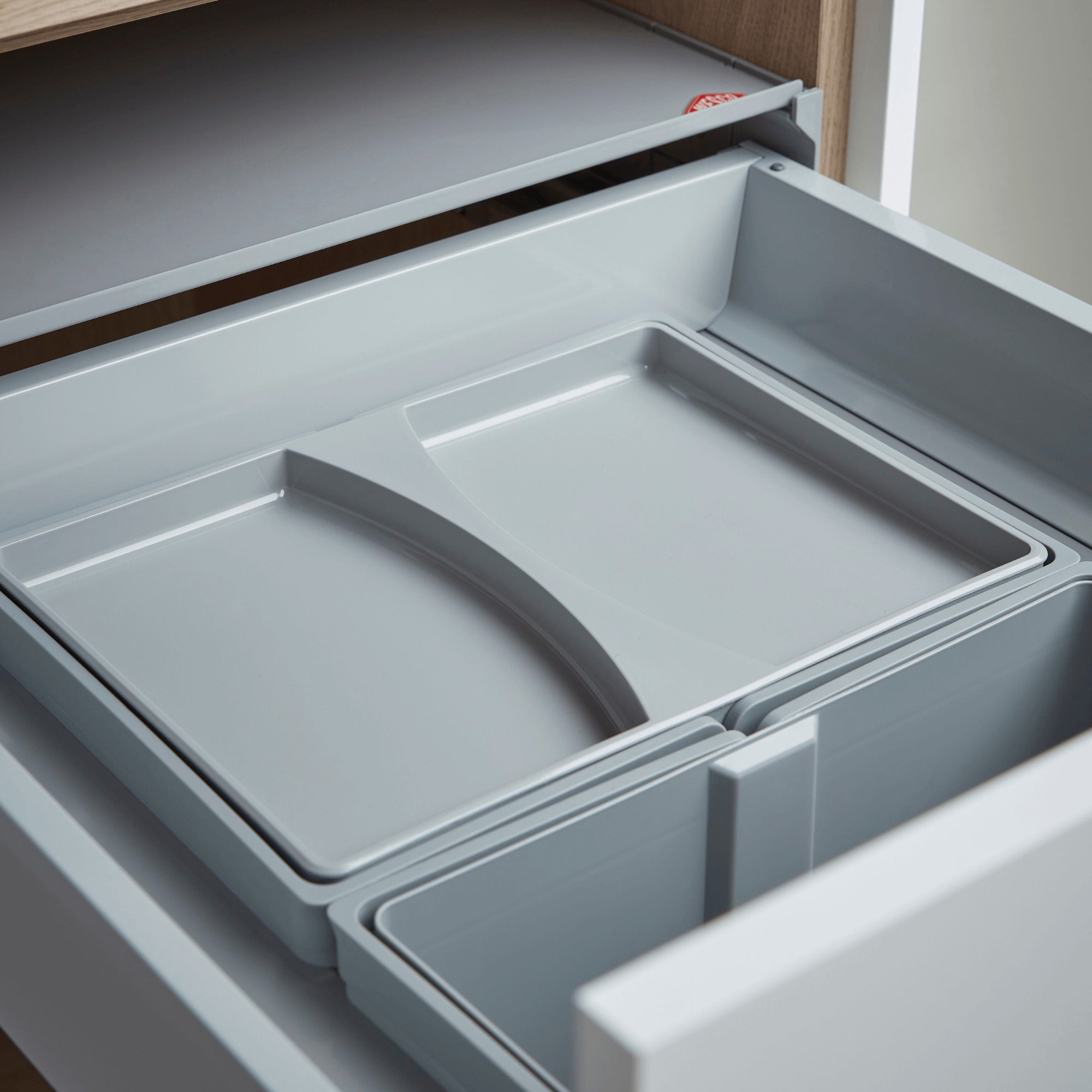 Wesco individual grey lids on Wesco Pullboy z pull-out system in Alu grey. 